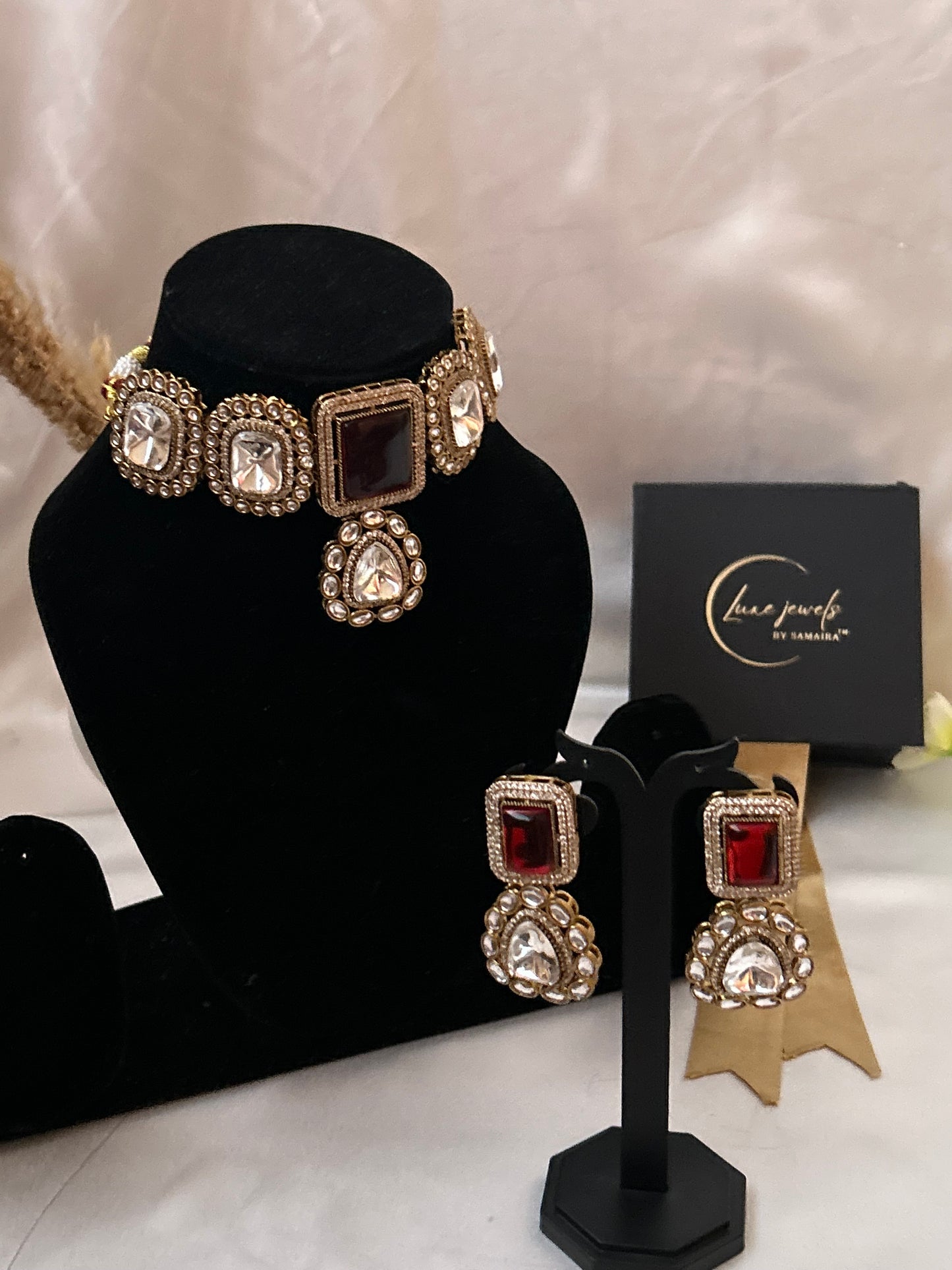Naisha red choker necklaceset