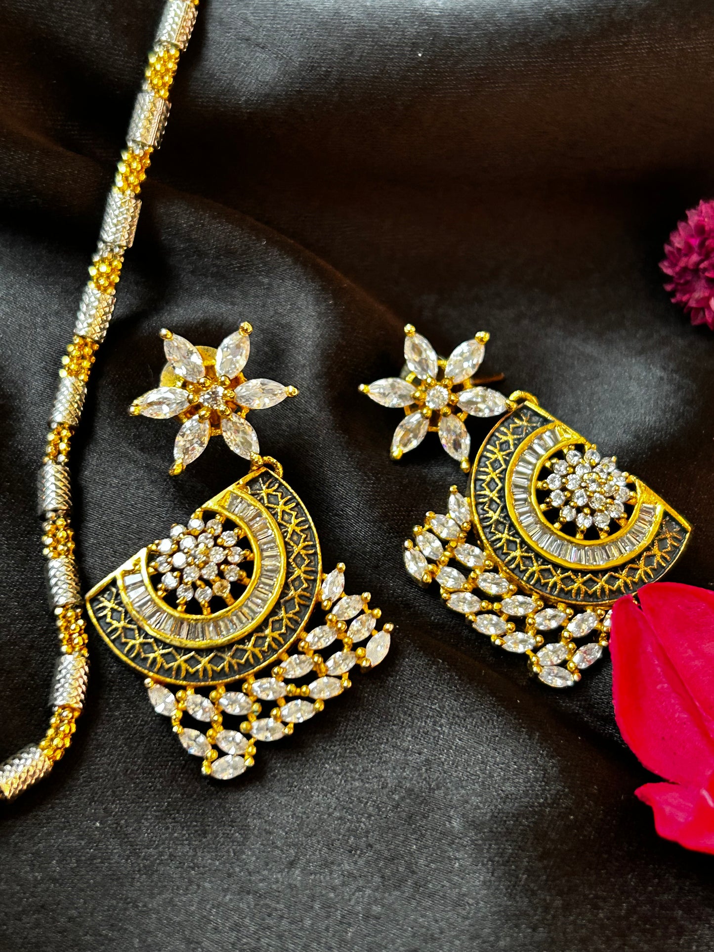 Kashish golden necklace