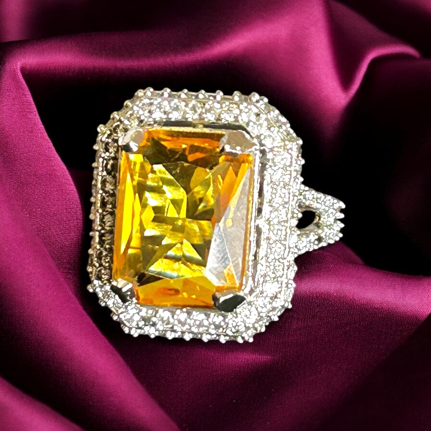 Velvet Night Yellow Ring