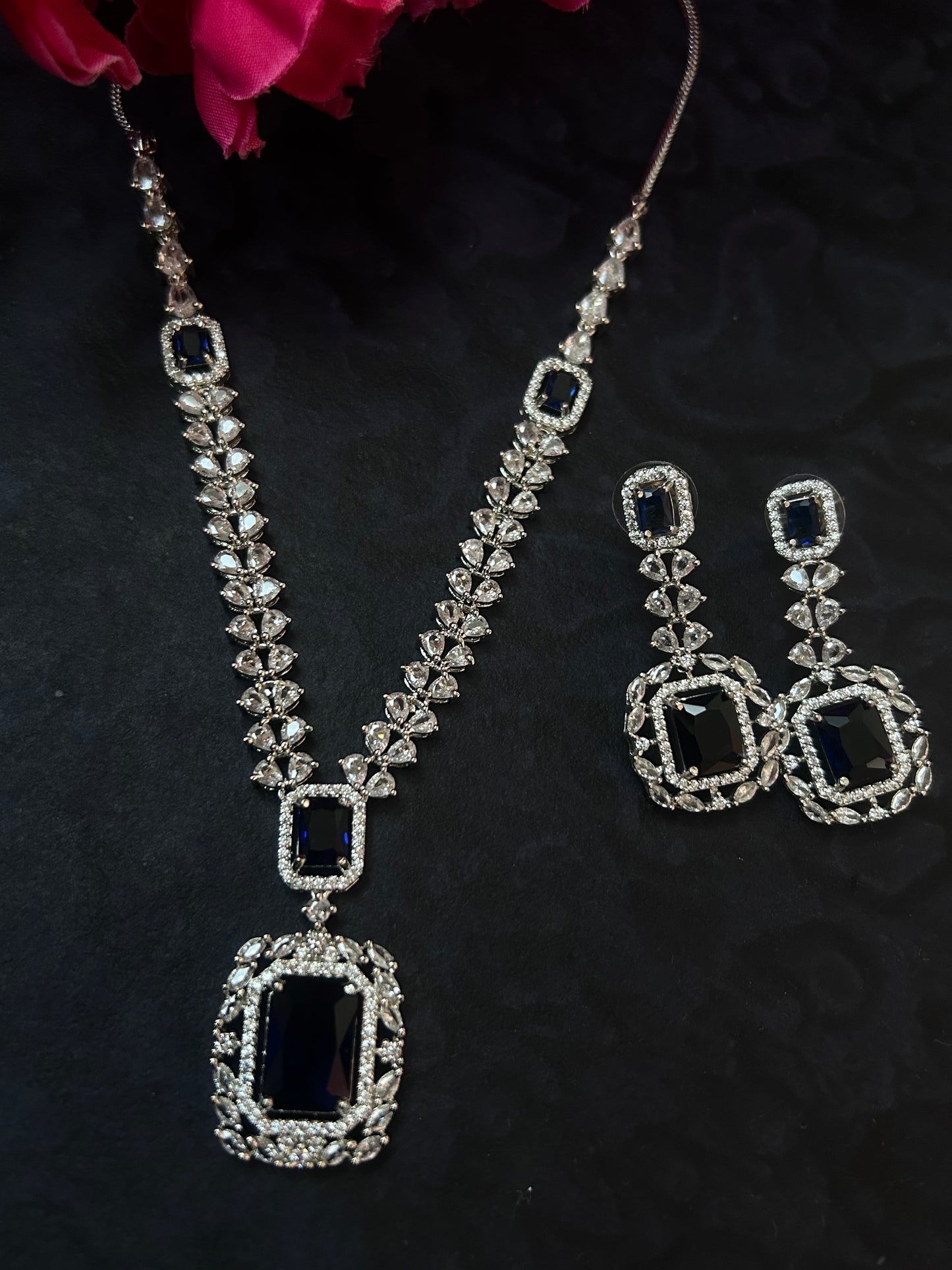 Layla navy necklace