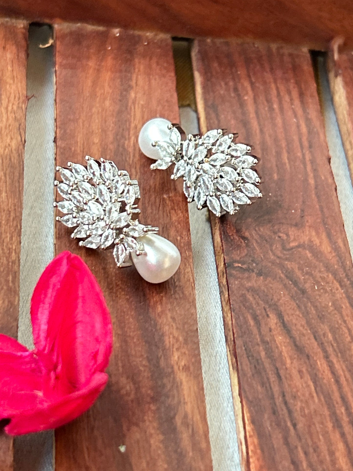 Tanya pearl necklace set