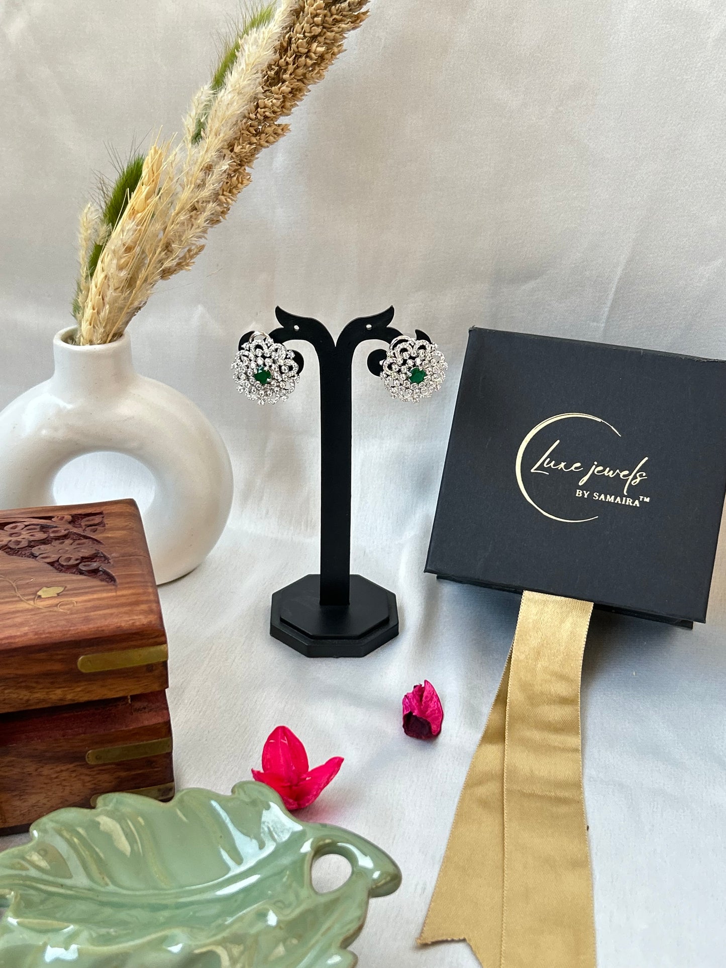 Nensi emerald stud earrings