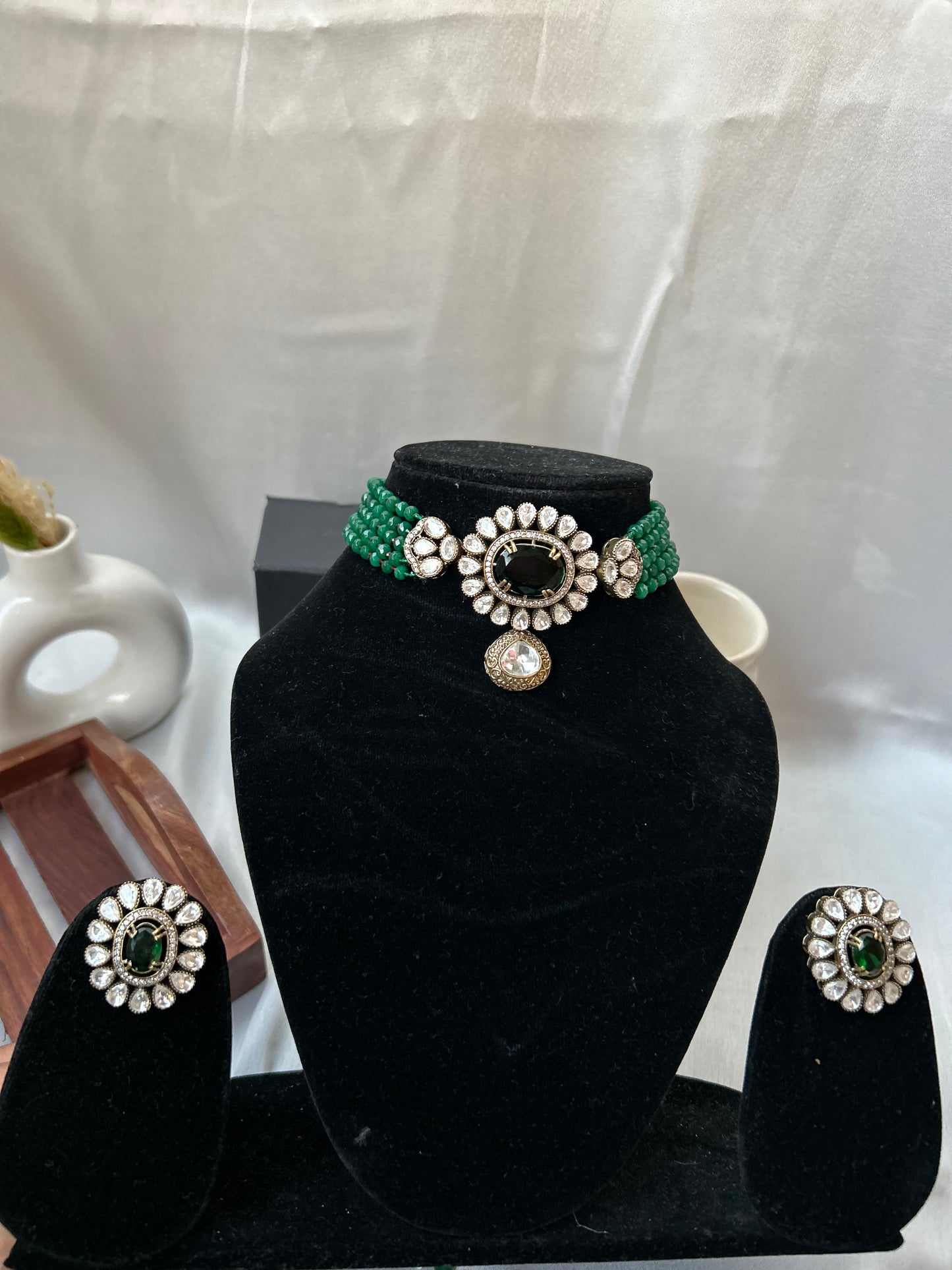 Viana green choker necklace set