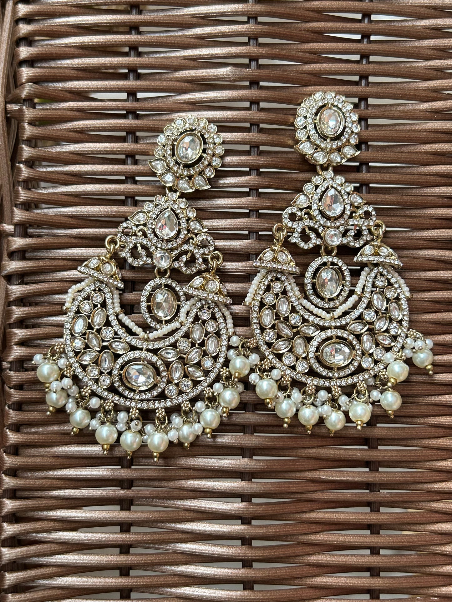 Vruti ivory Chandbali