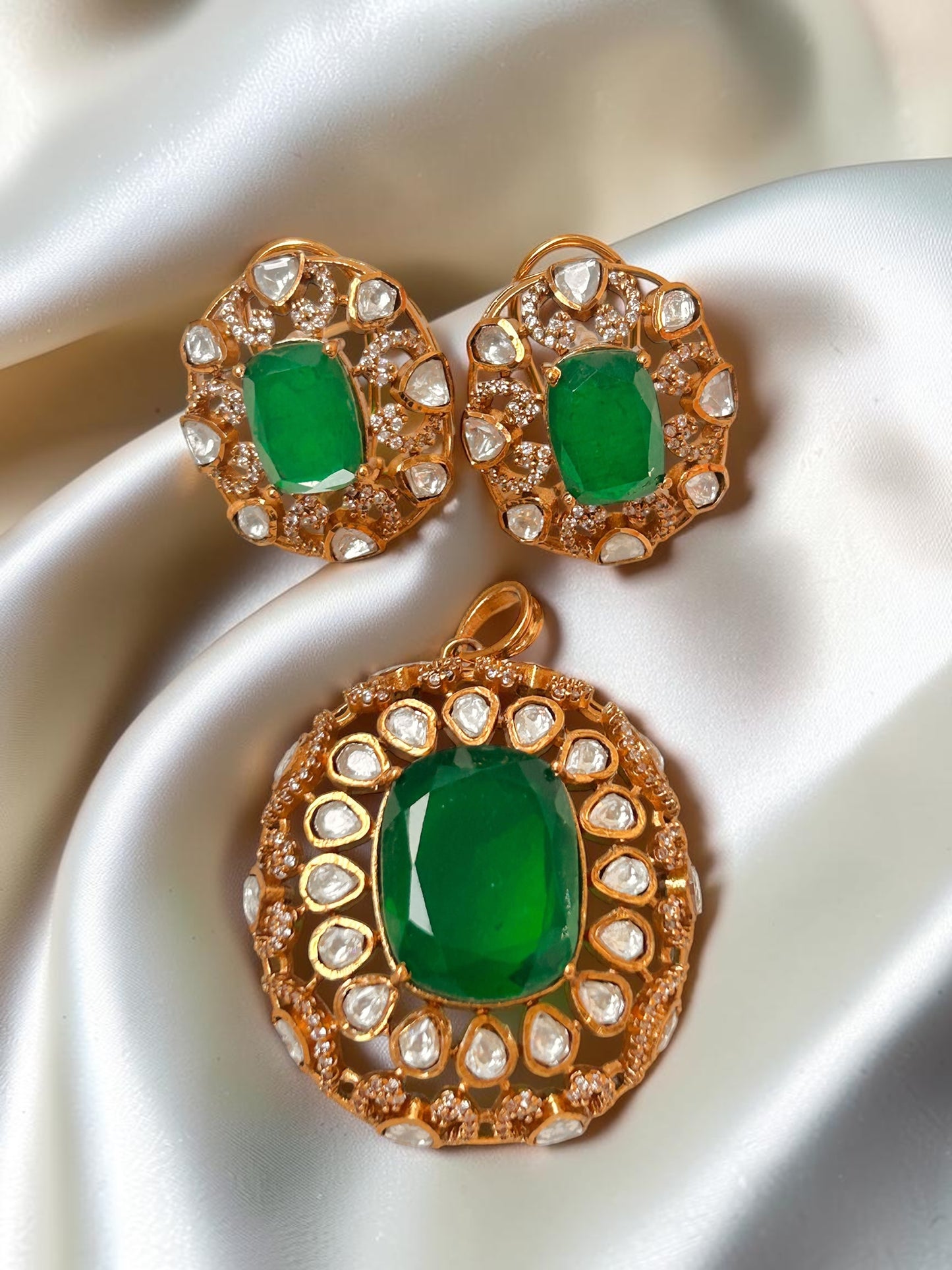Zeel Emerald pendent set