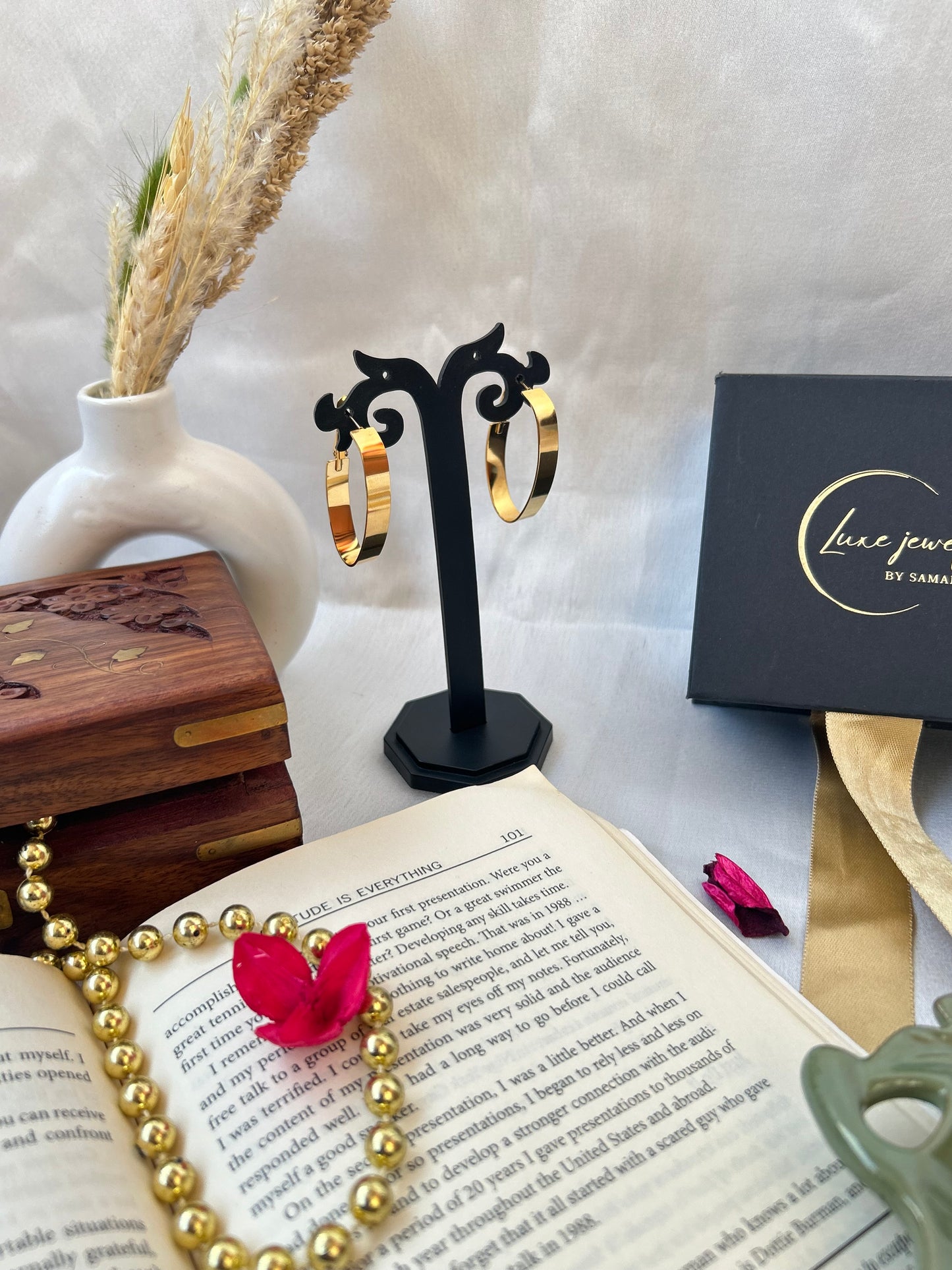 oval Glow Earrings