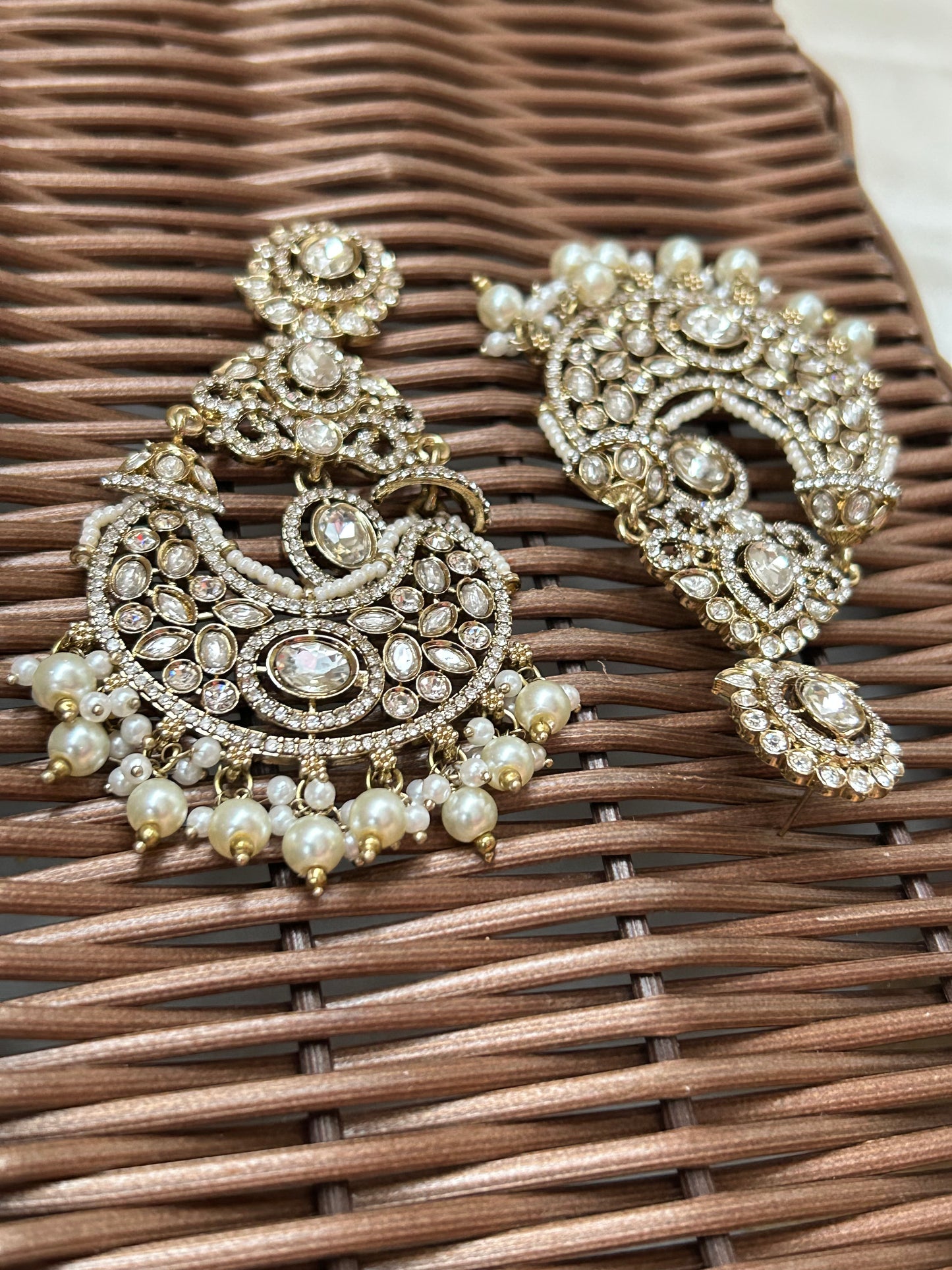 Vruti ivory Chandbali