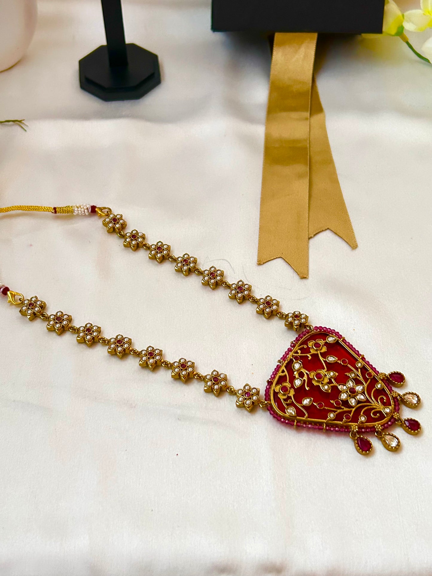 krishav Red necklaceset