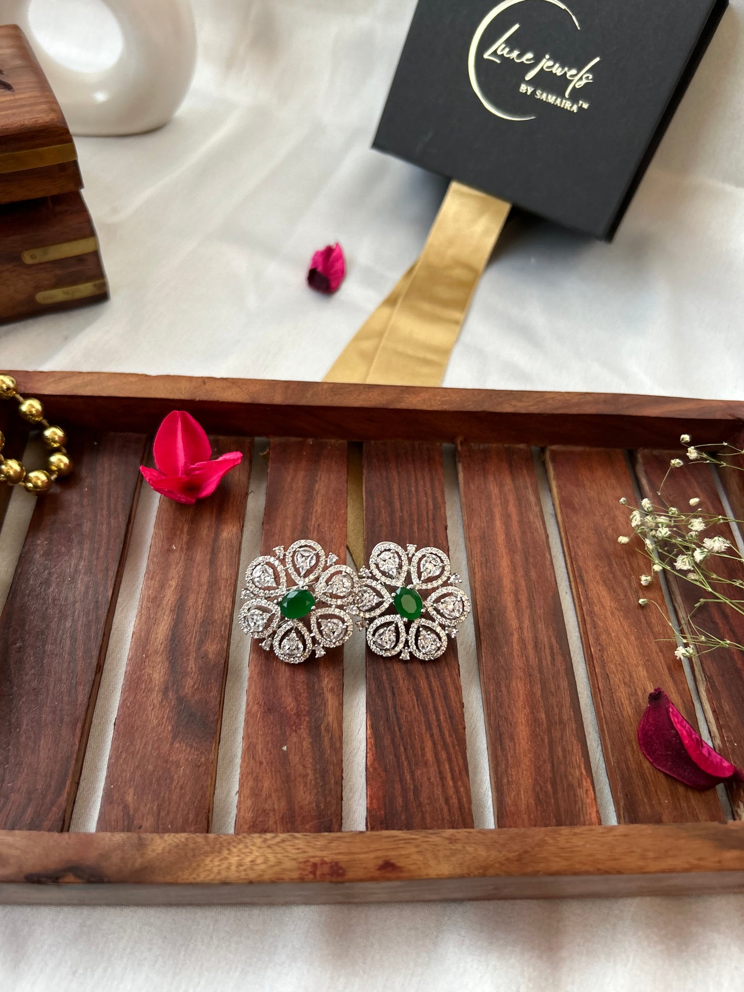 Diva Emerald studs Earrings