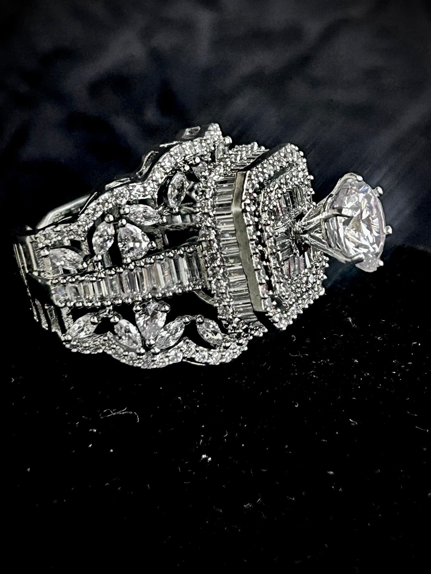 Queen silver ring