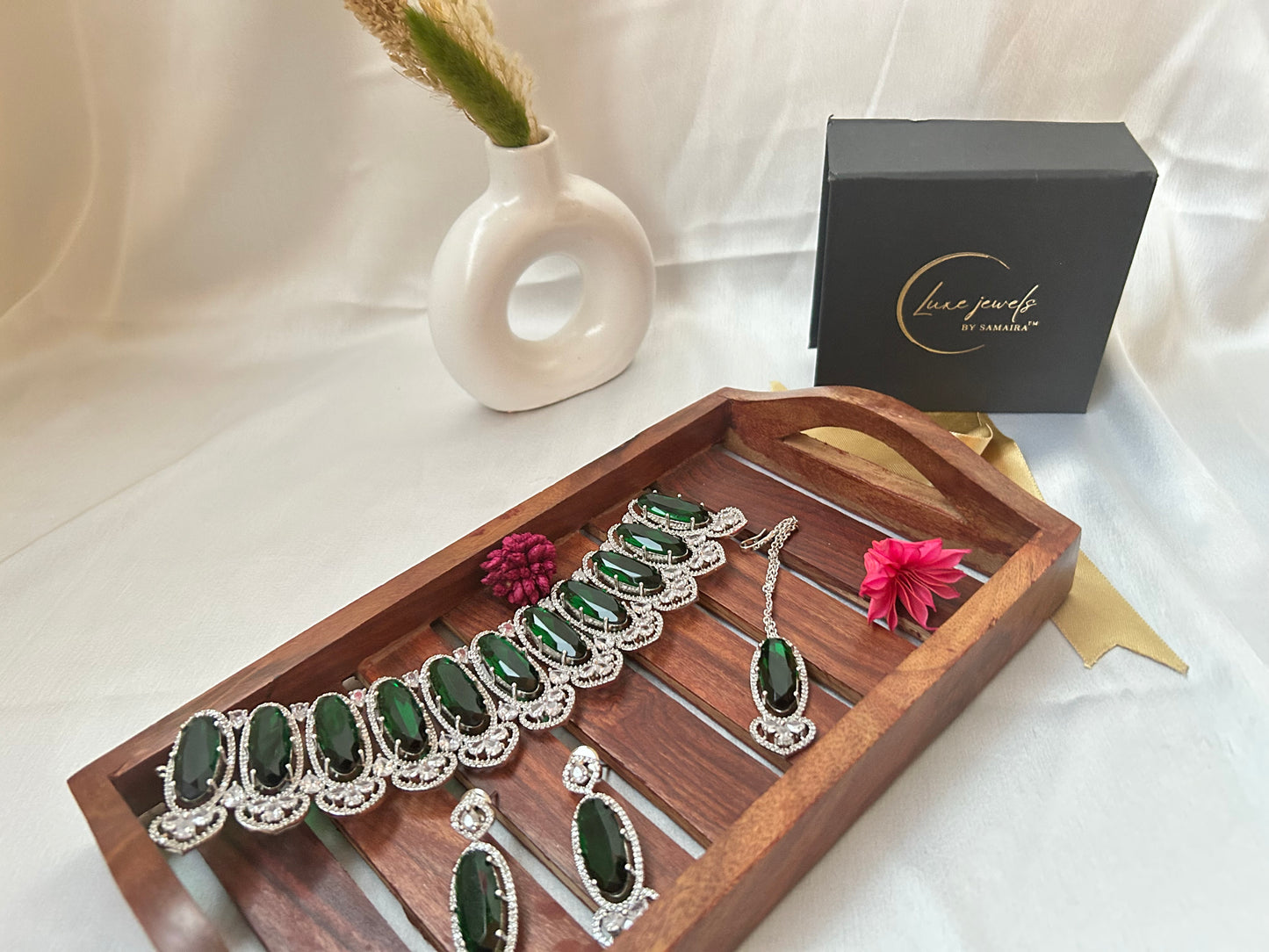 Shanvi Emerald Choker