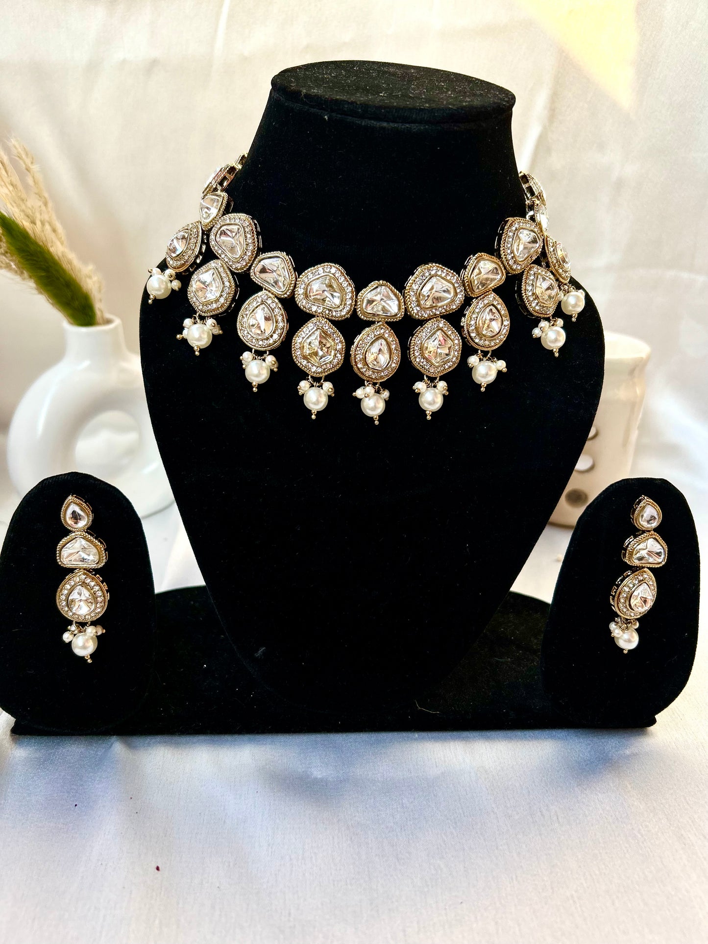Shanu ivory kundan necklace