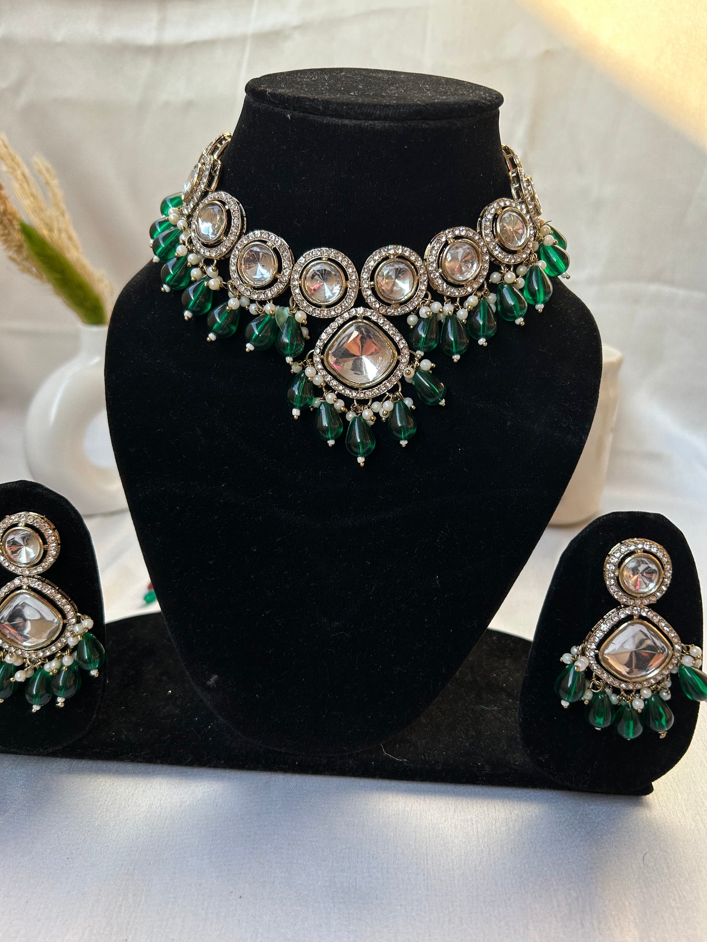 Manali Emerald kundan necklace