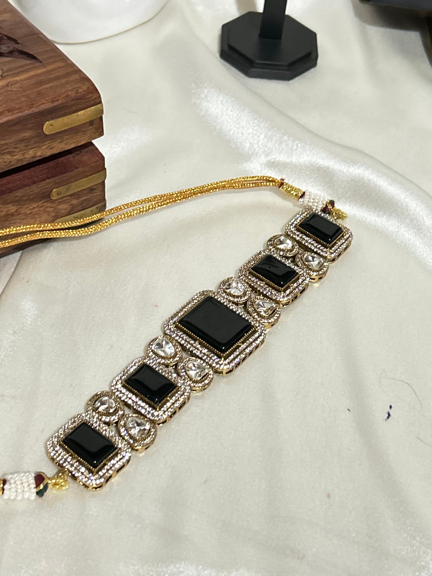 Black AD Kundan Necklaceset