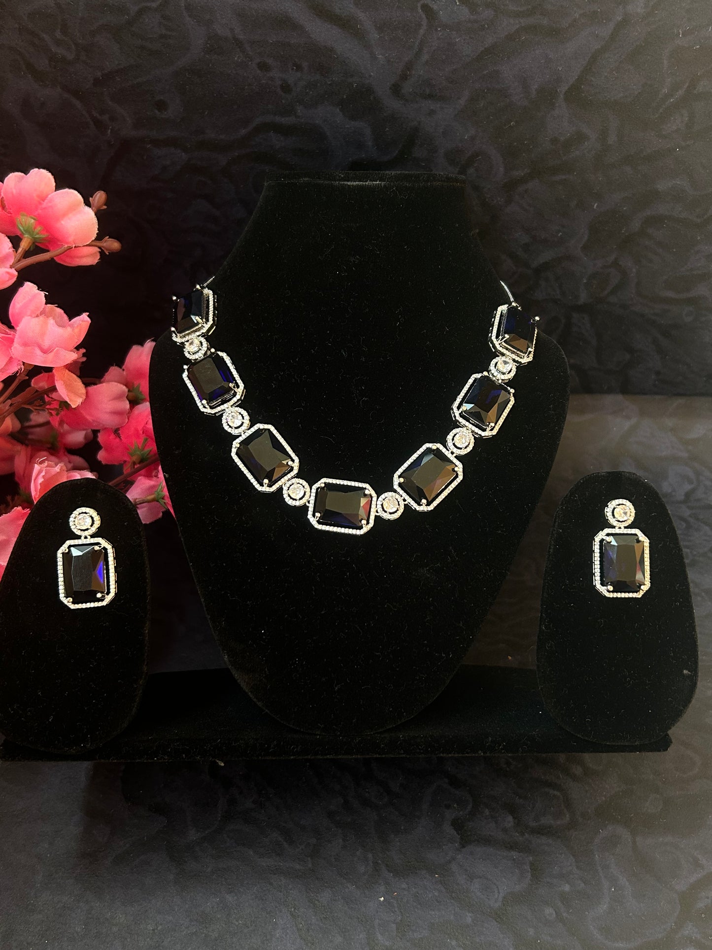 Varonika navy necklace