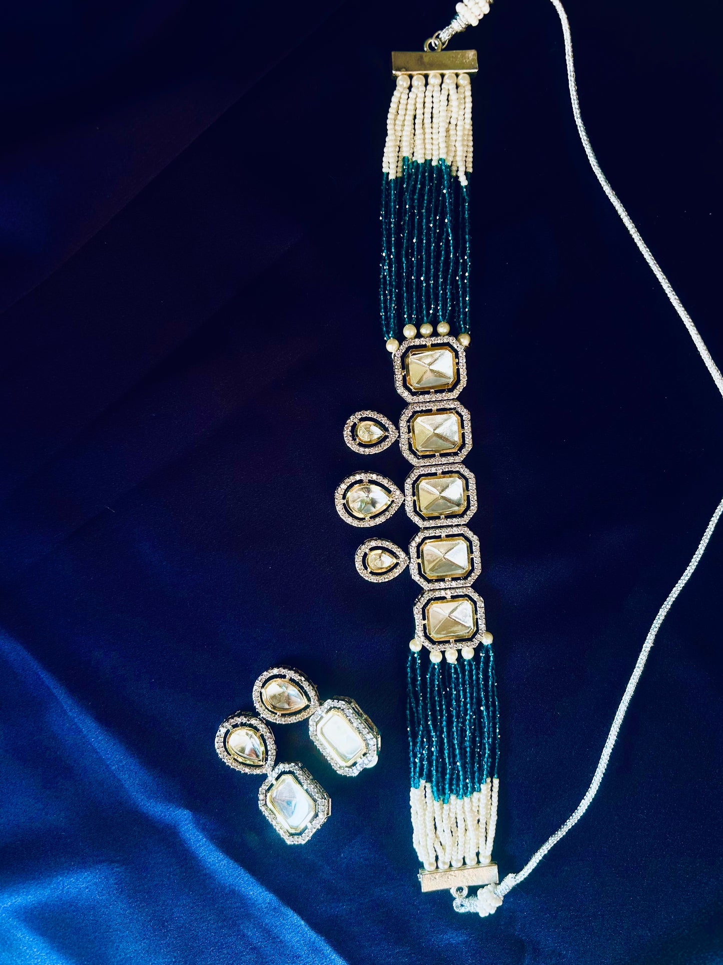 Vadehi blue choker