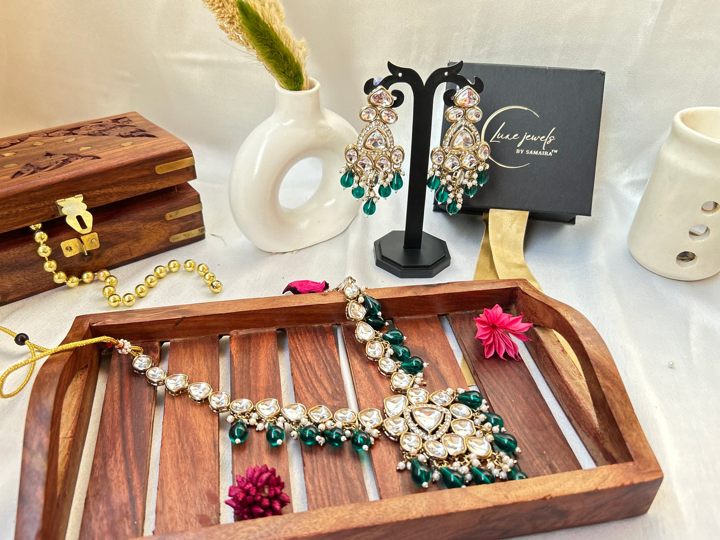 Megha emerald green necklace