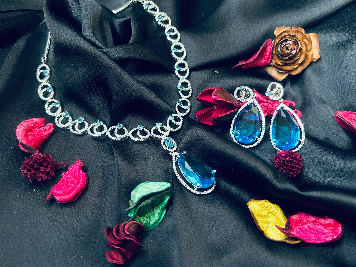 Mia blue pendant necklace