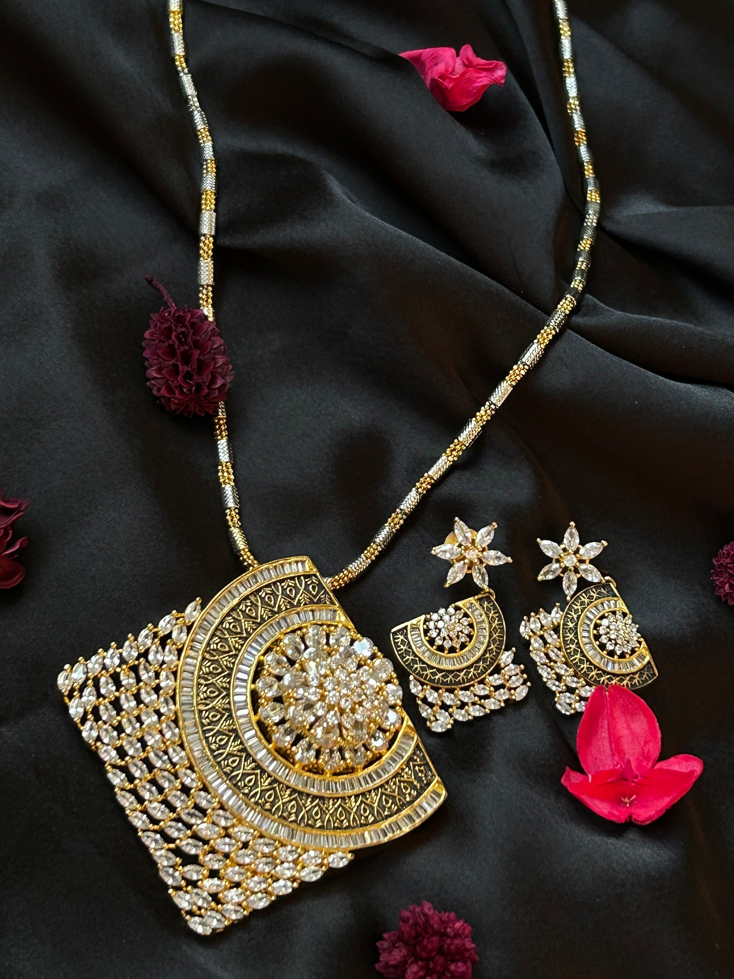 Kashish golden necklace