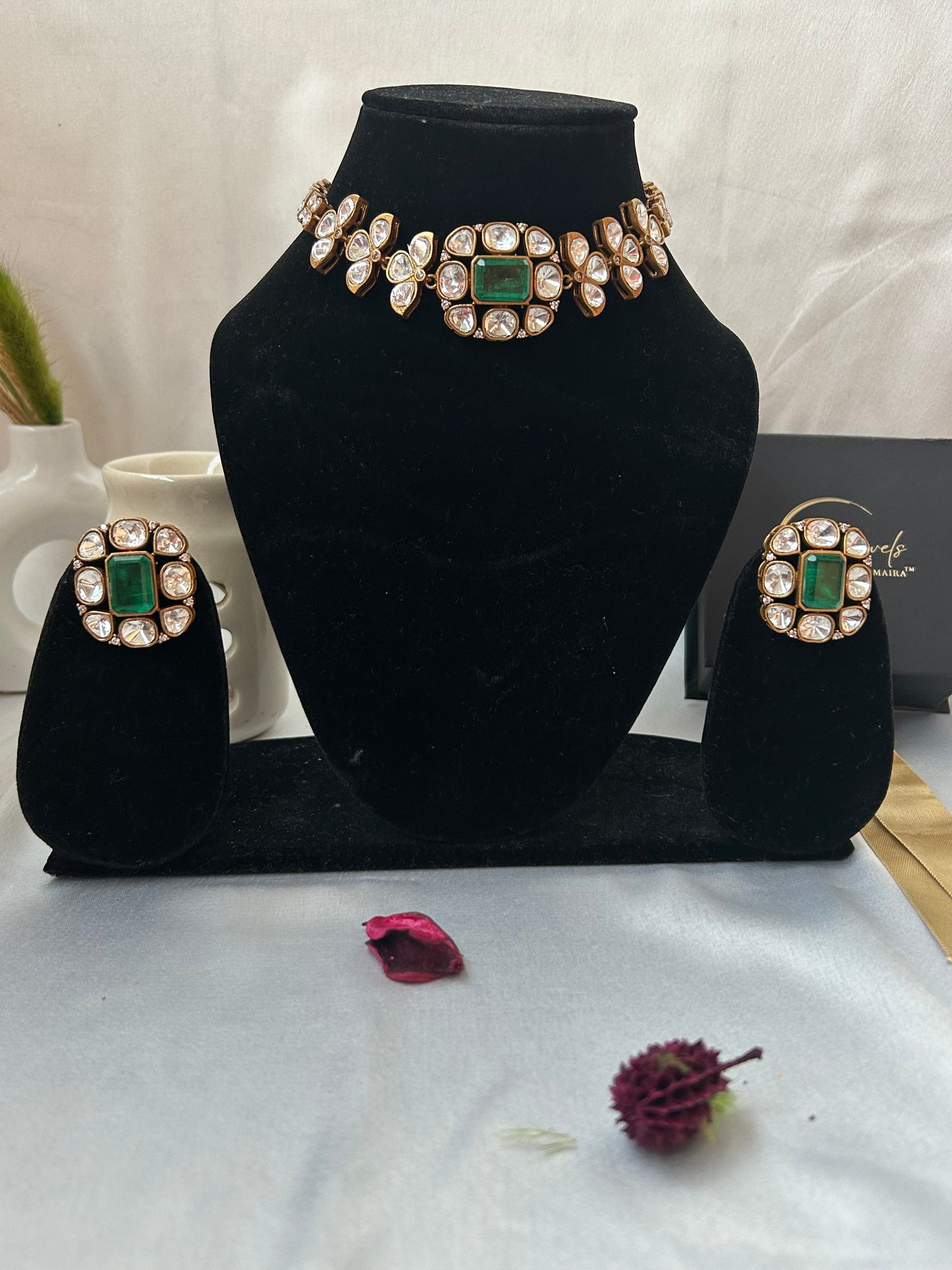 kiva green choker