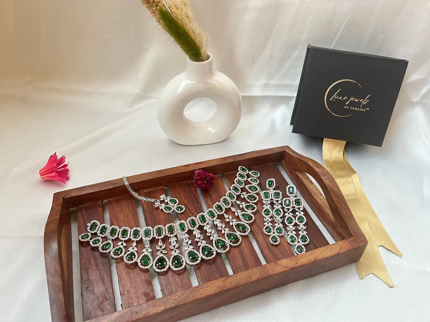Layra Emerald Choker