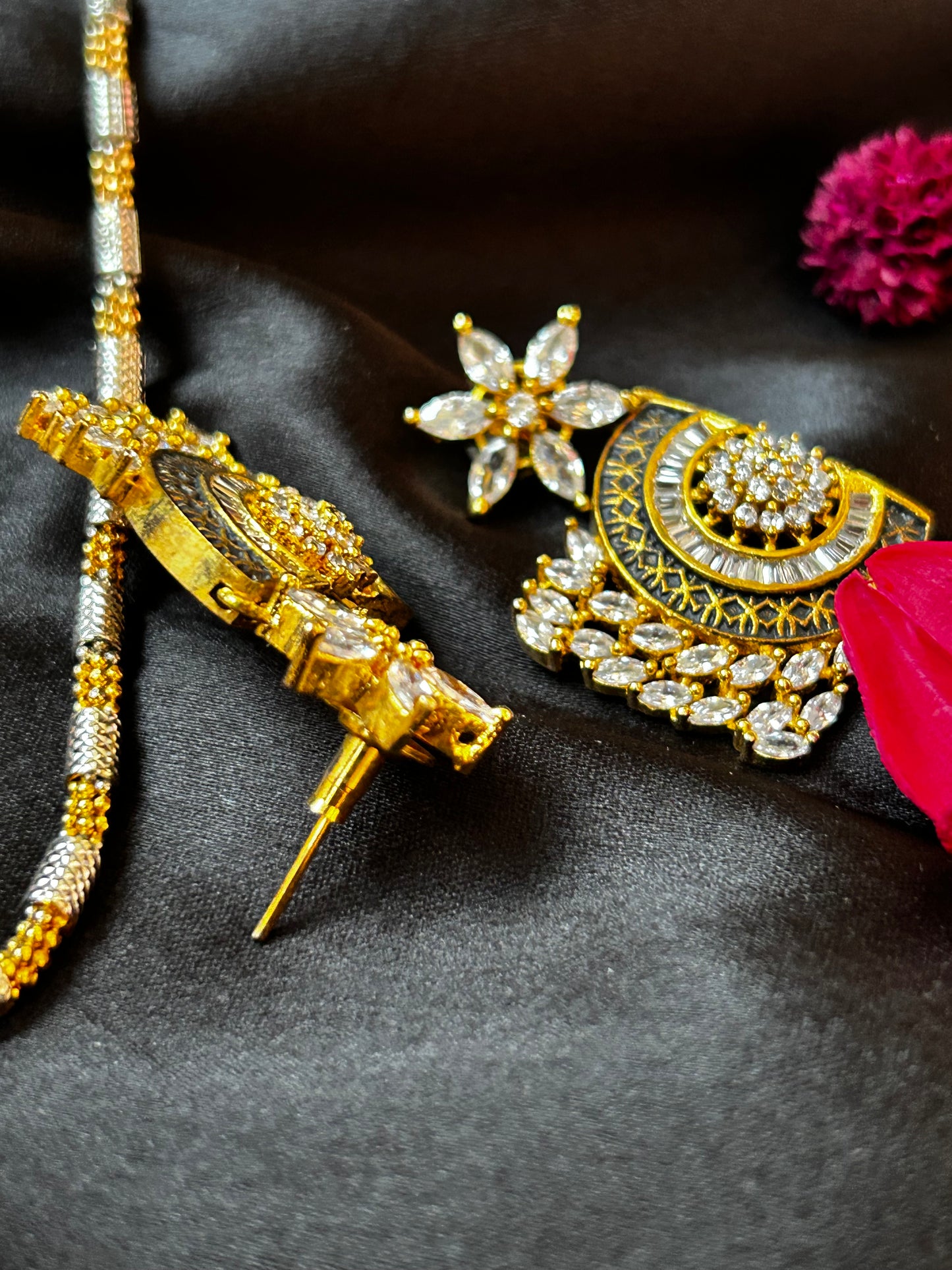 Kashish golden necklace