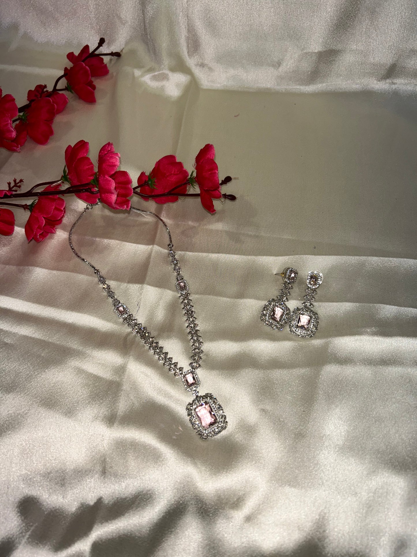Layla pink necklace