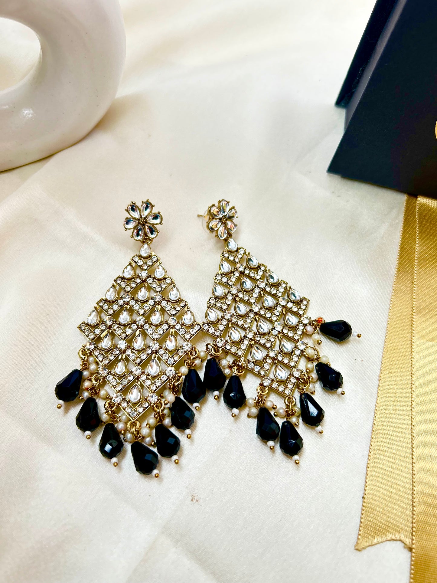 Shloka Black chandbalis