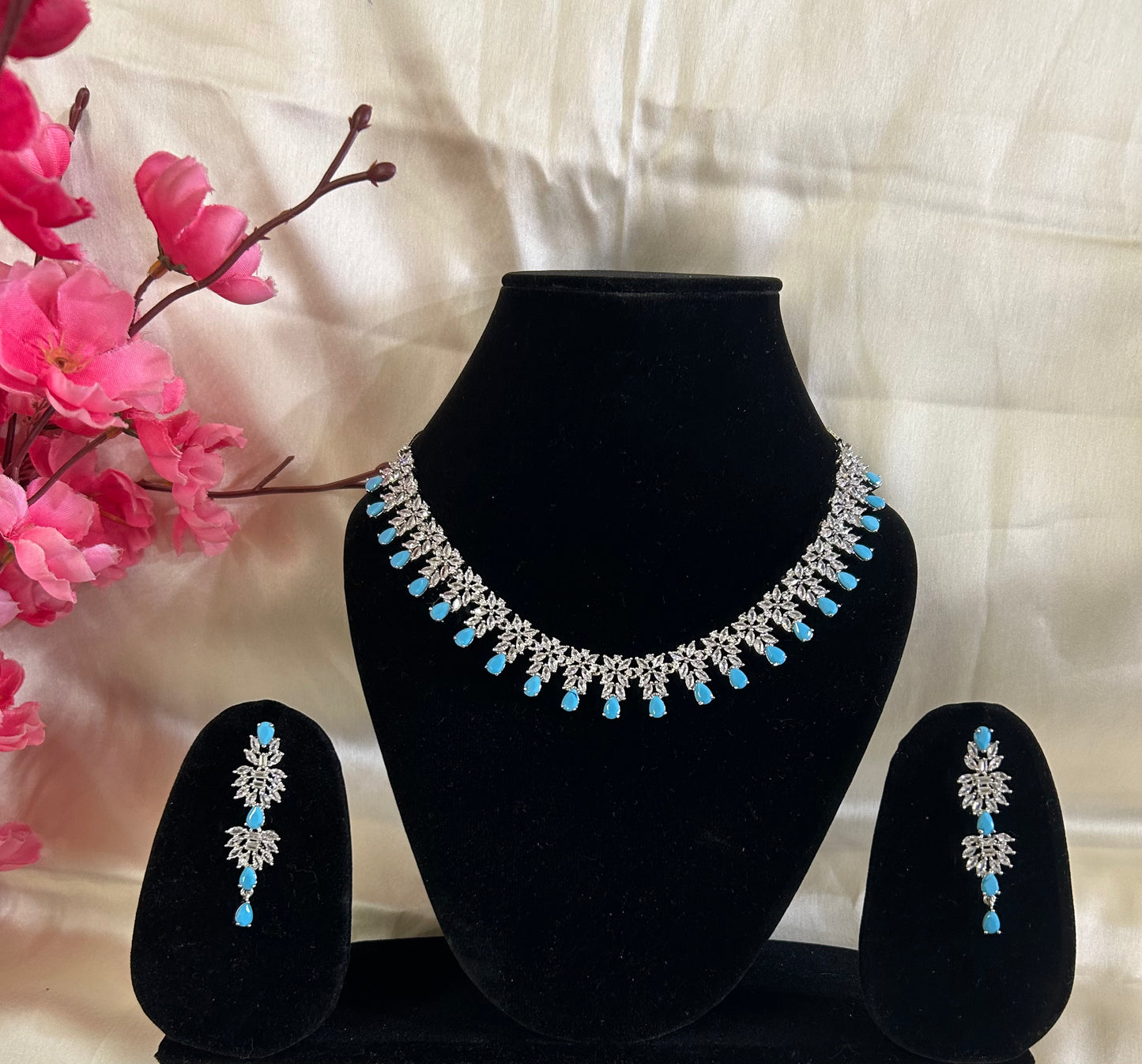 Maisha blue choker