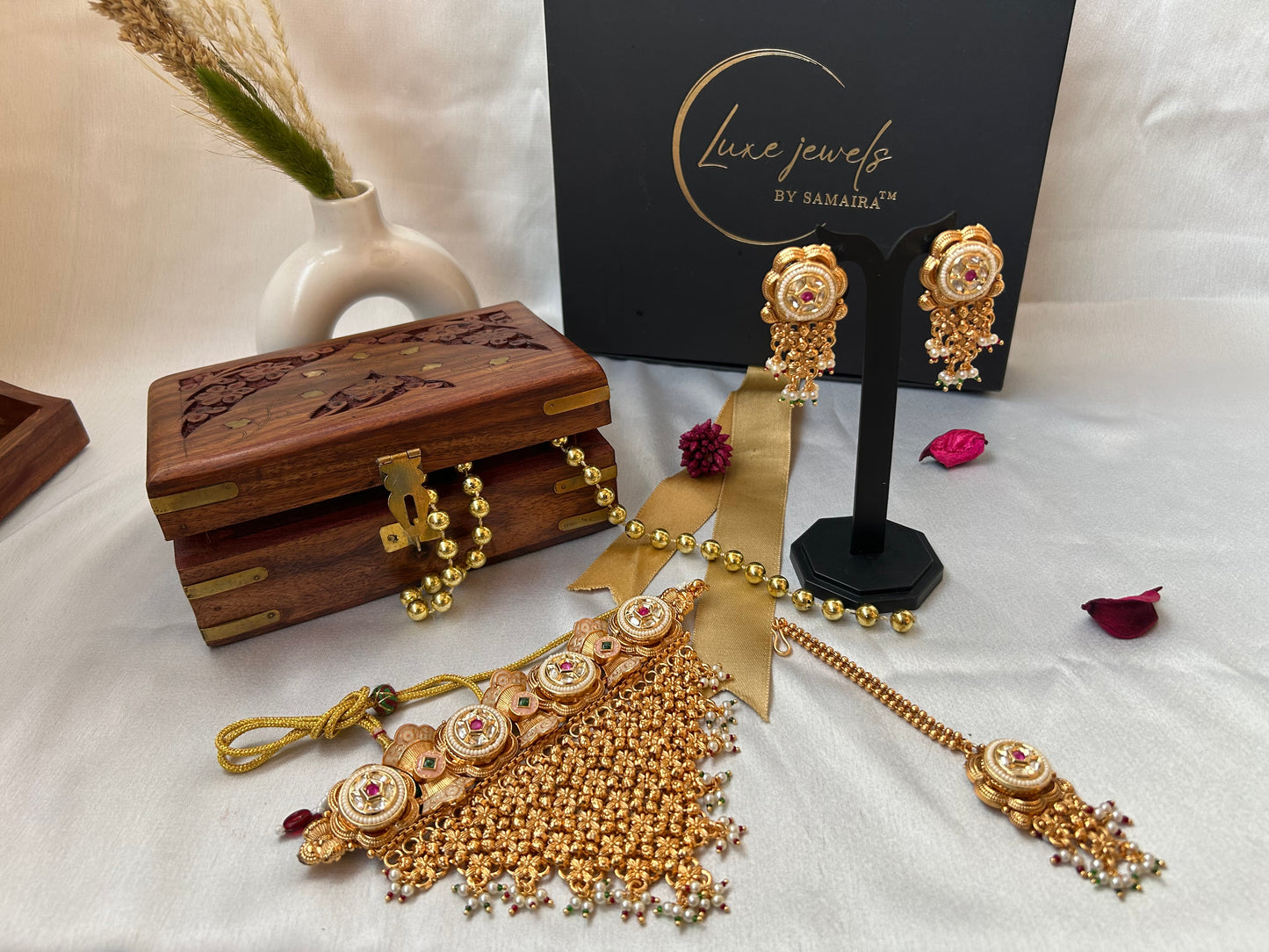 Mihika gold choker