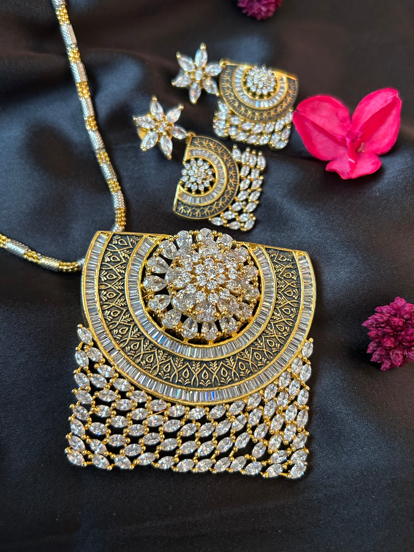 Kashish golden necklace
