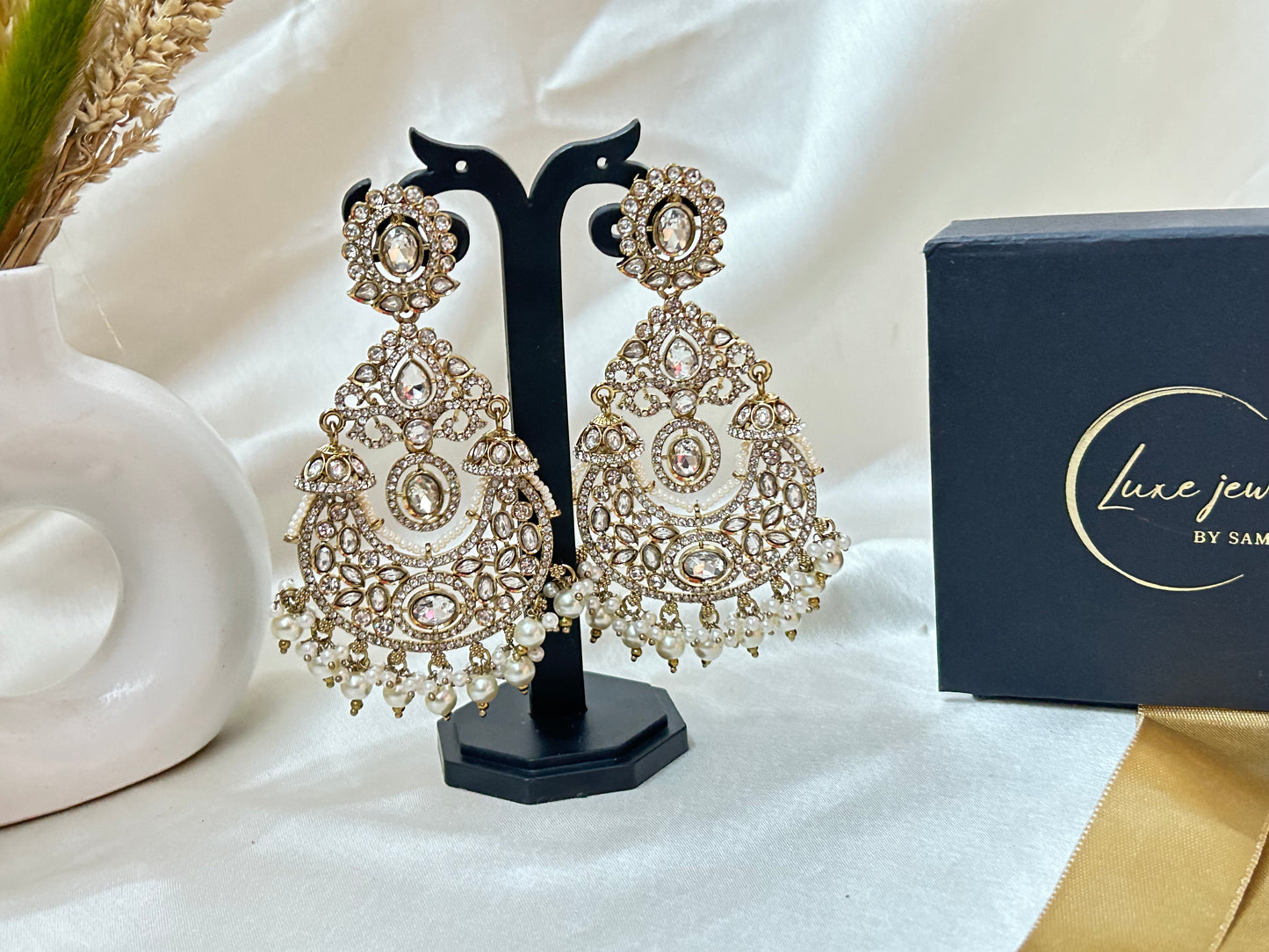Vruti ivory Chandbali