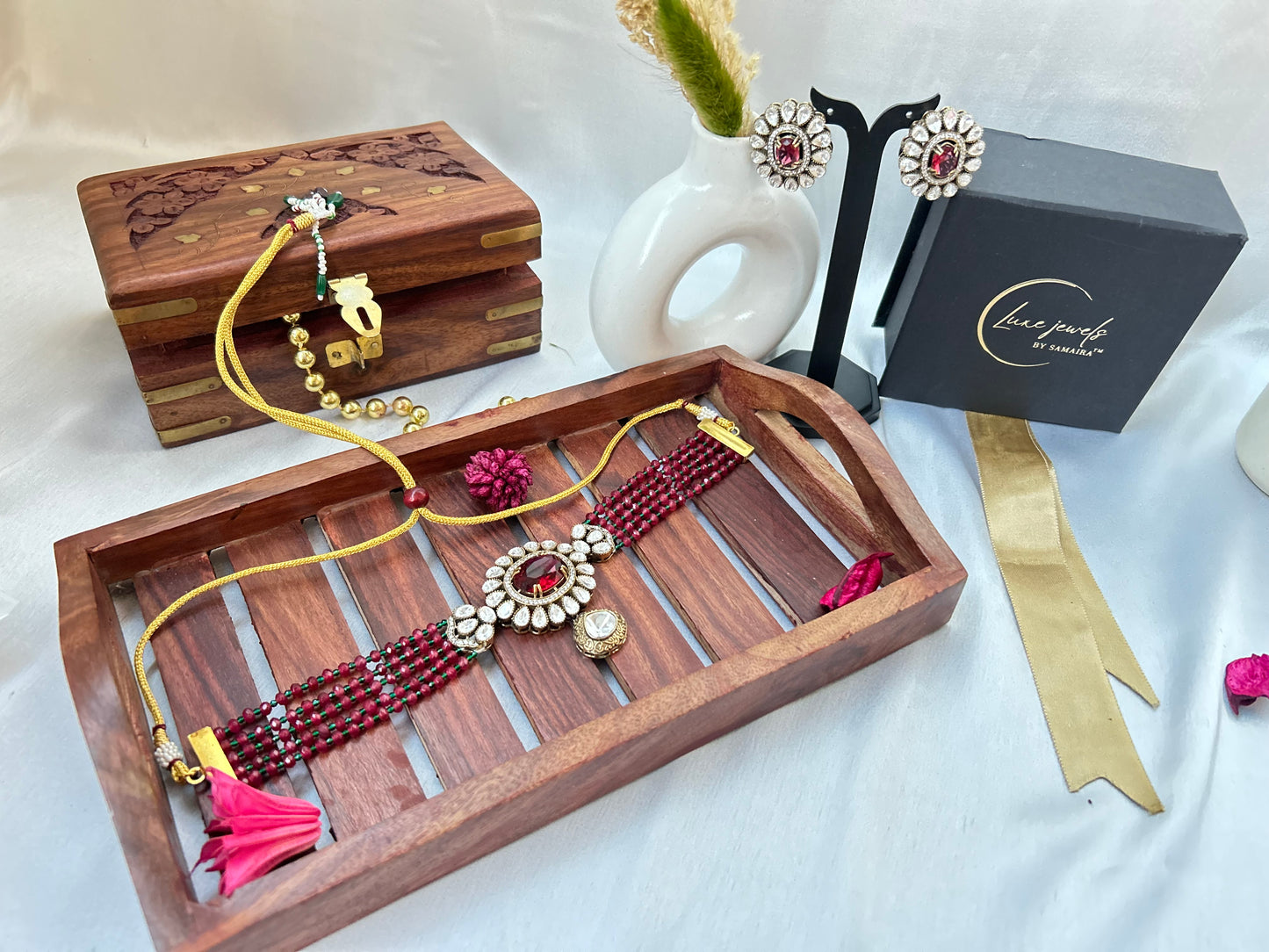 viana red choker