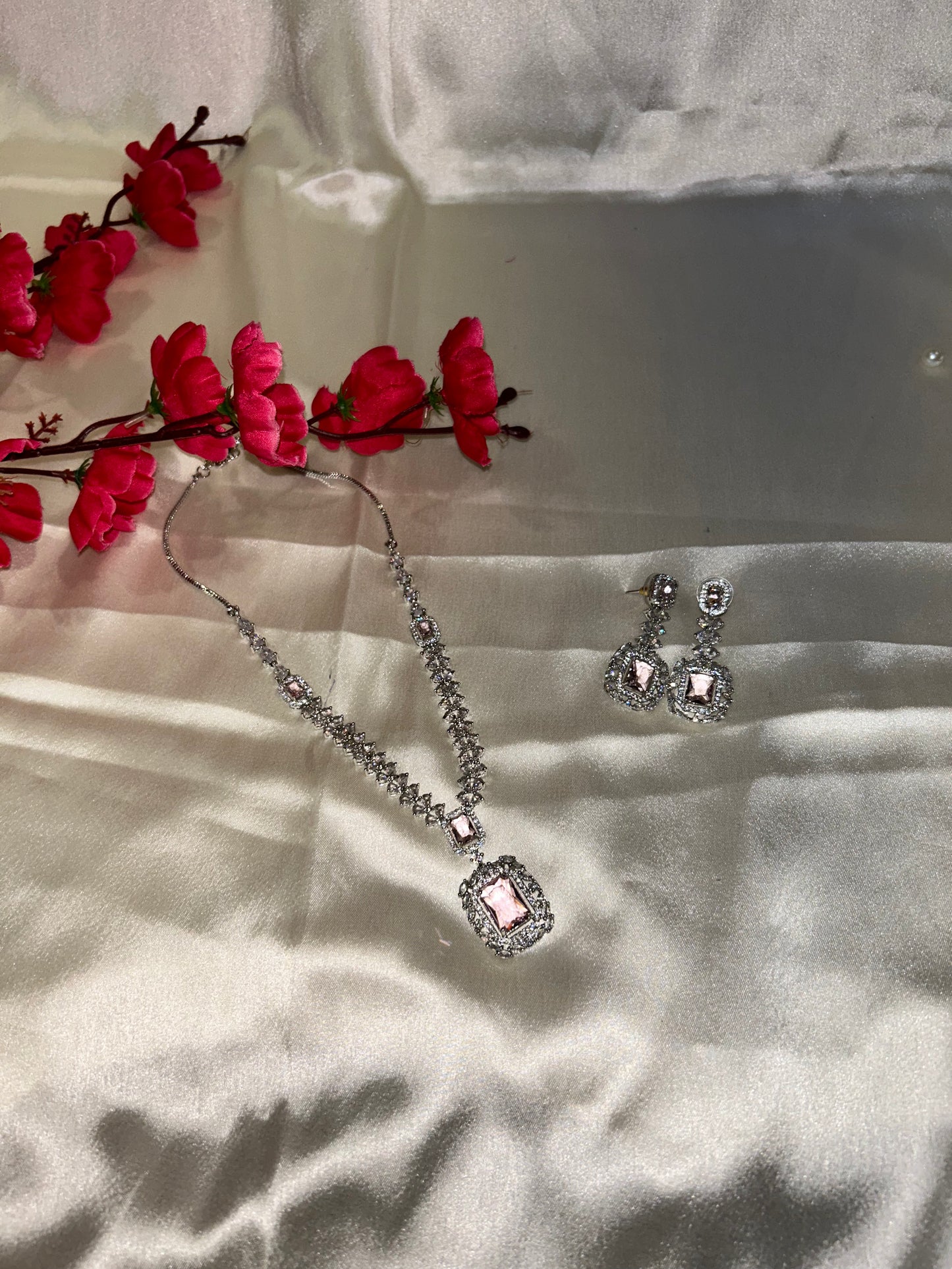 Layla pink necklace