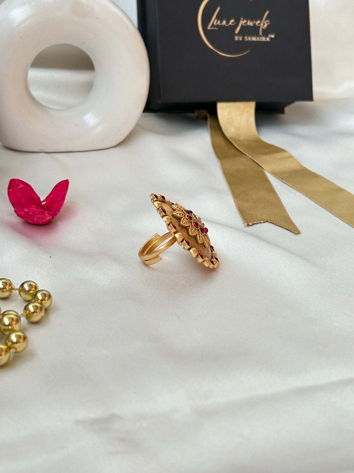 Mira antique Ring
