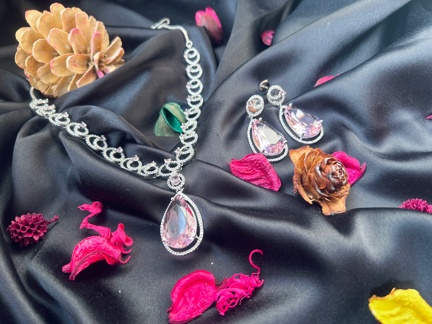 Mia pink pendant necklace