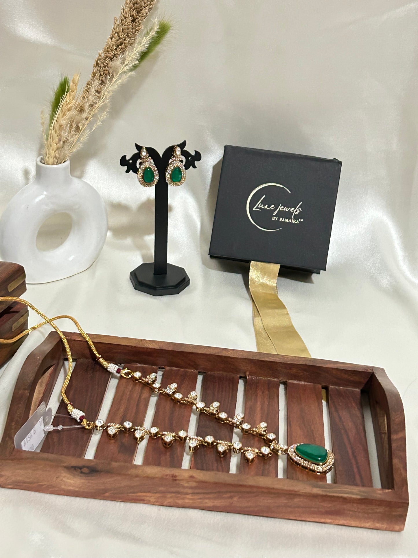emerald green necklace