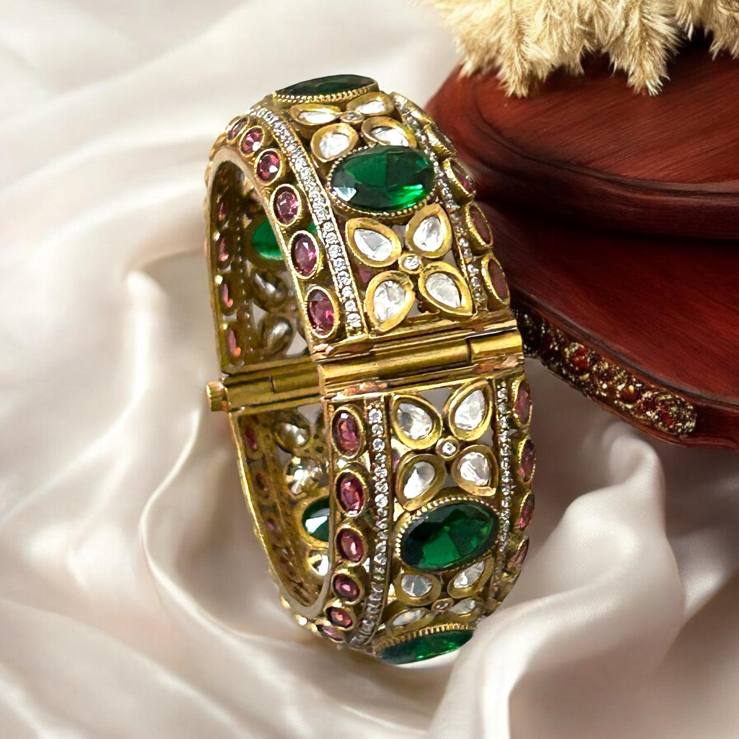 Elegant Green kundan Enamel Kada