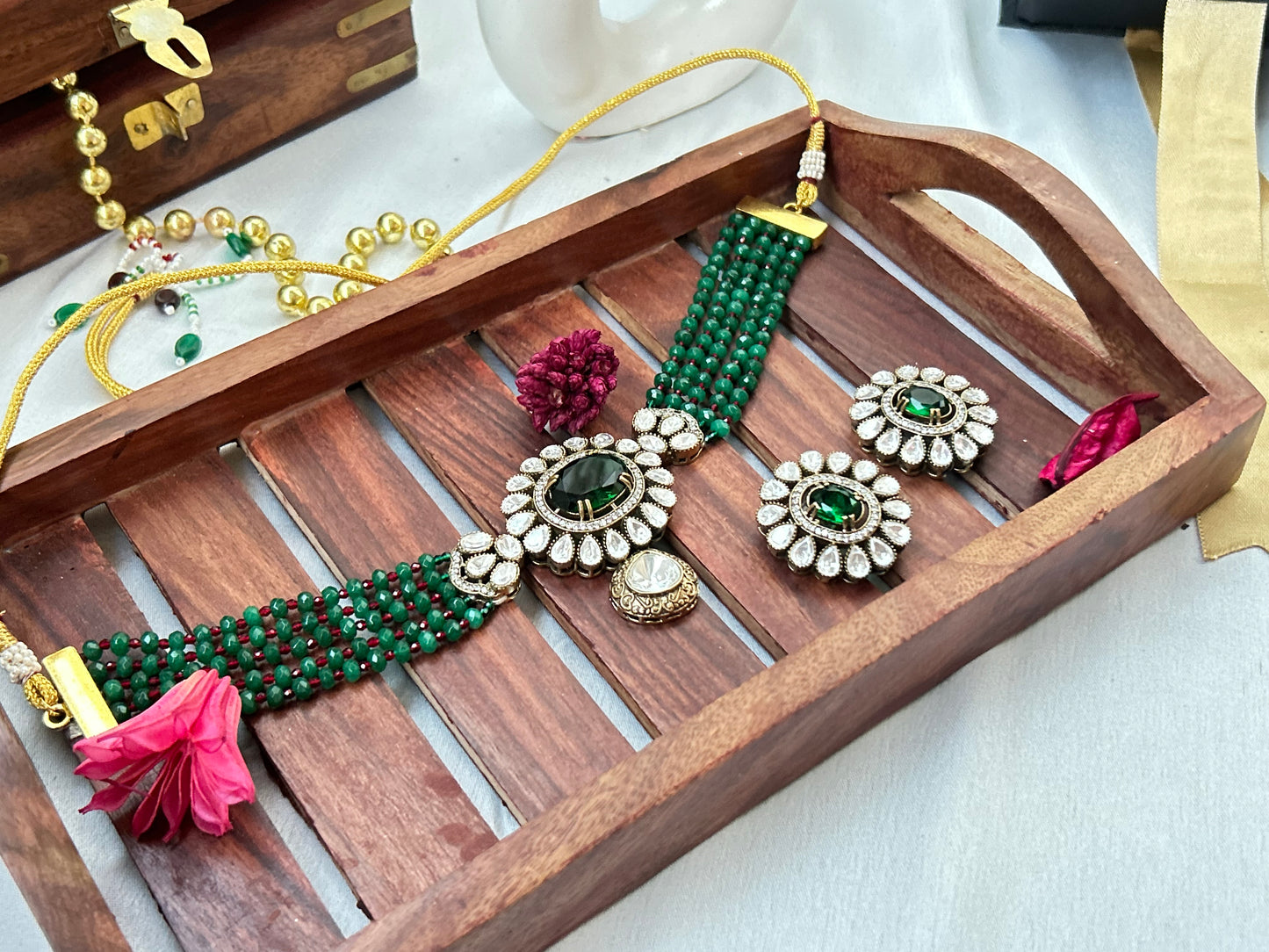 Viana green choker necklace set