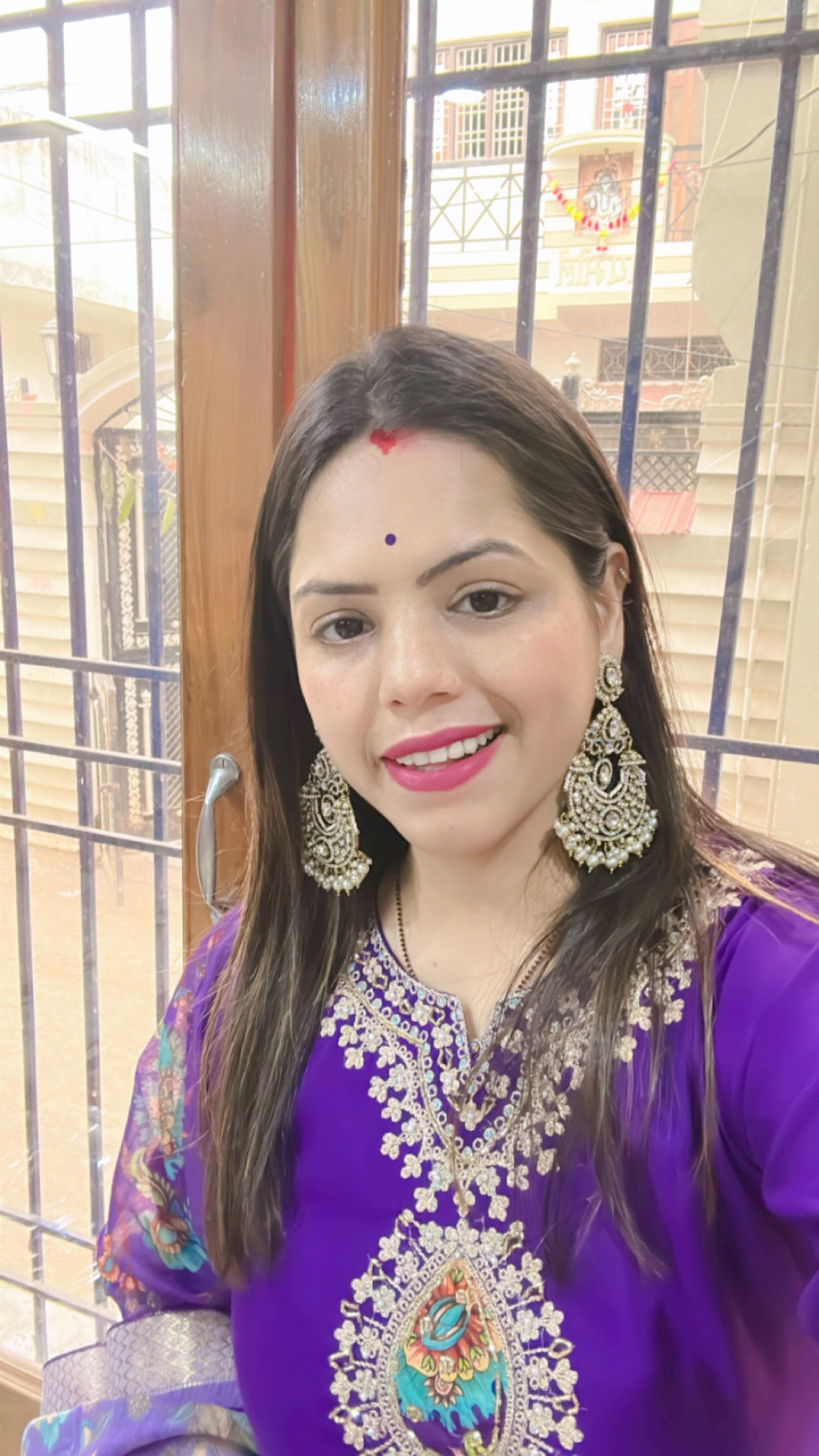 Vruti ivory Chandbali