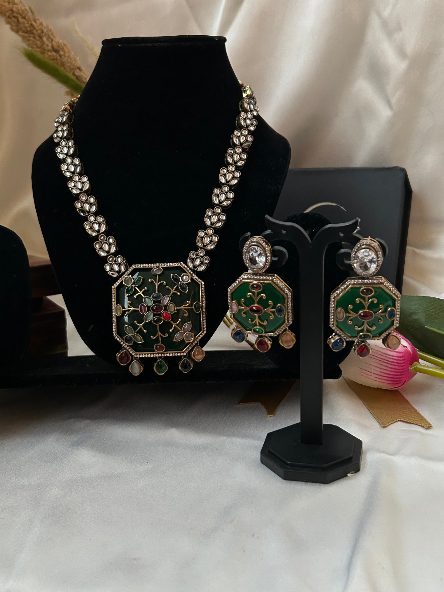 Gauranshi necklaceset