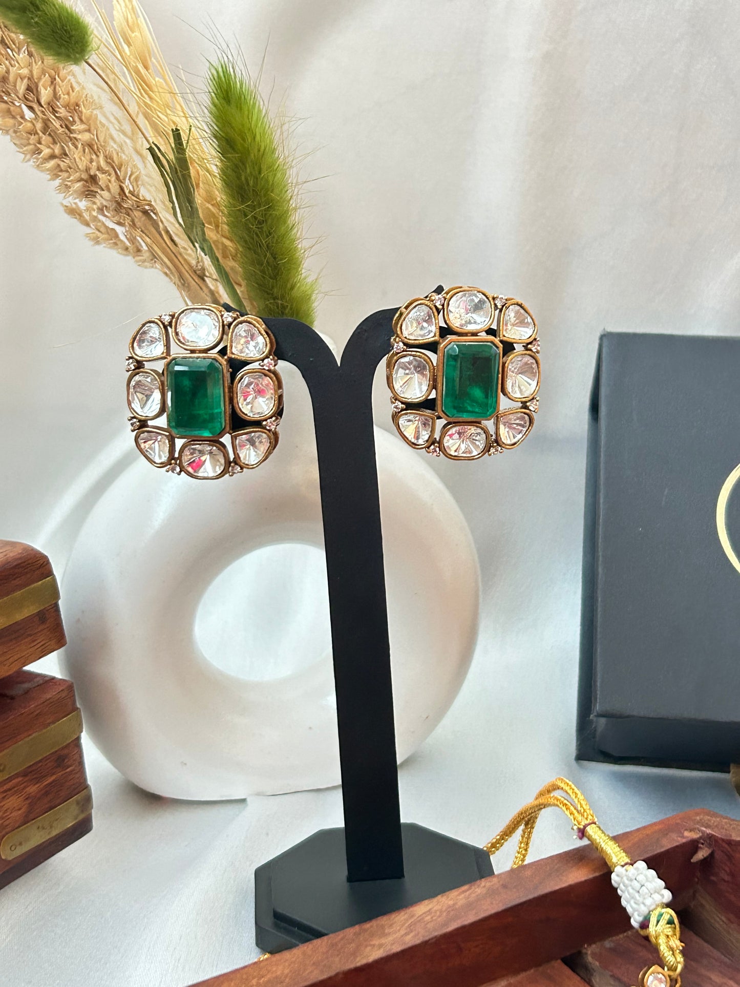 kiva green choker