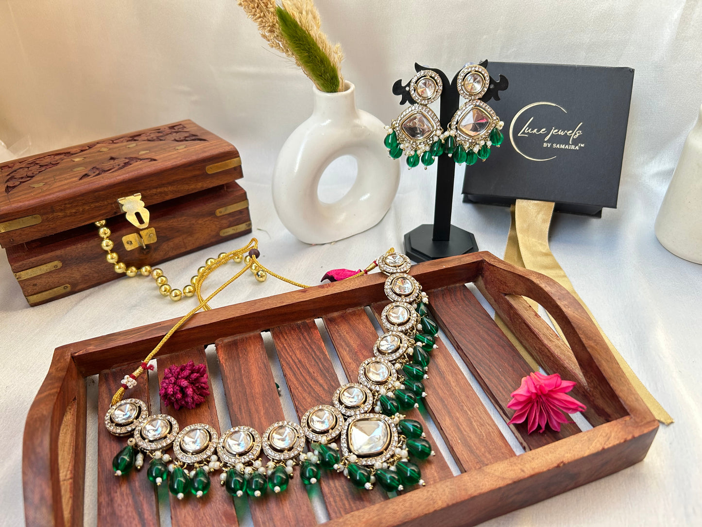 Manali Emerald kundan necklace