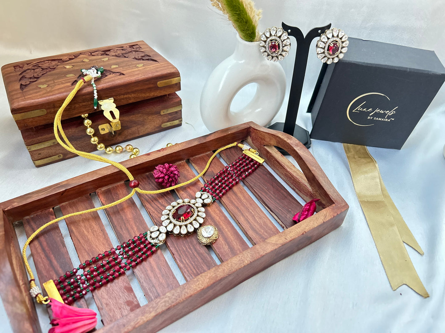 viana red choker