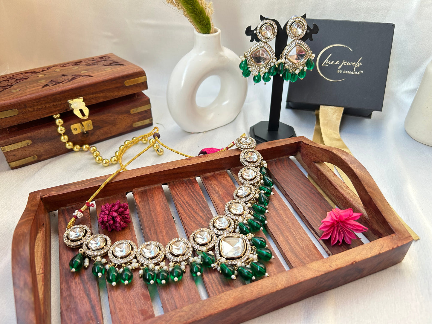 Manali Emerald kundan necklace