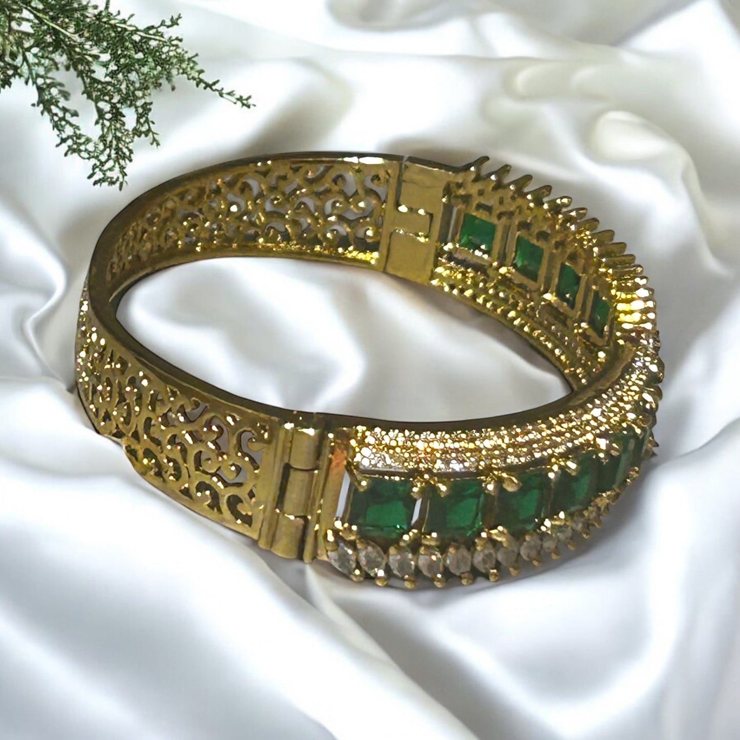 Opulent Green Bracelet