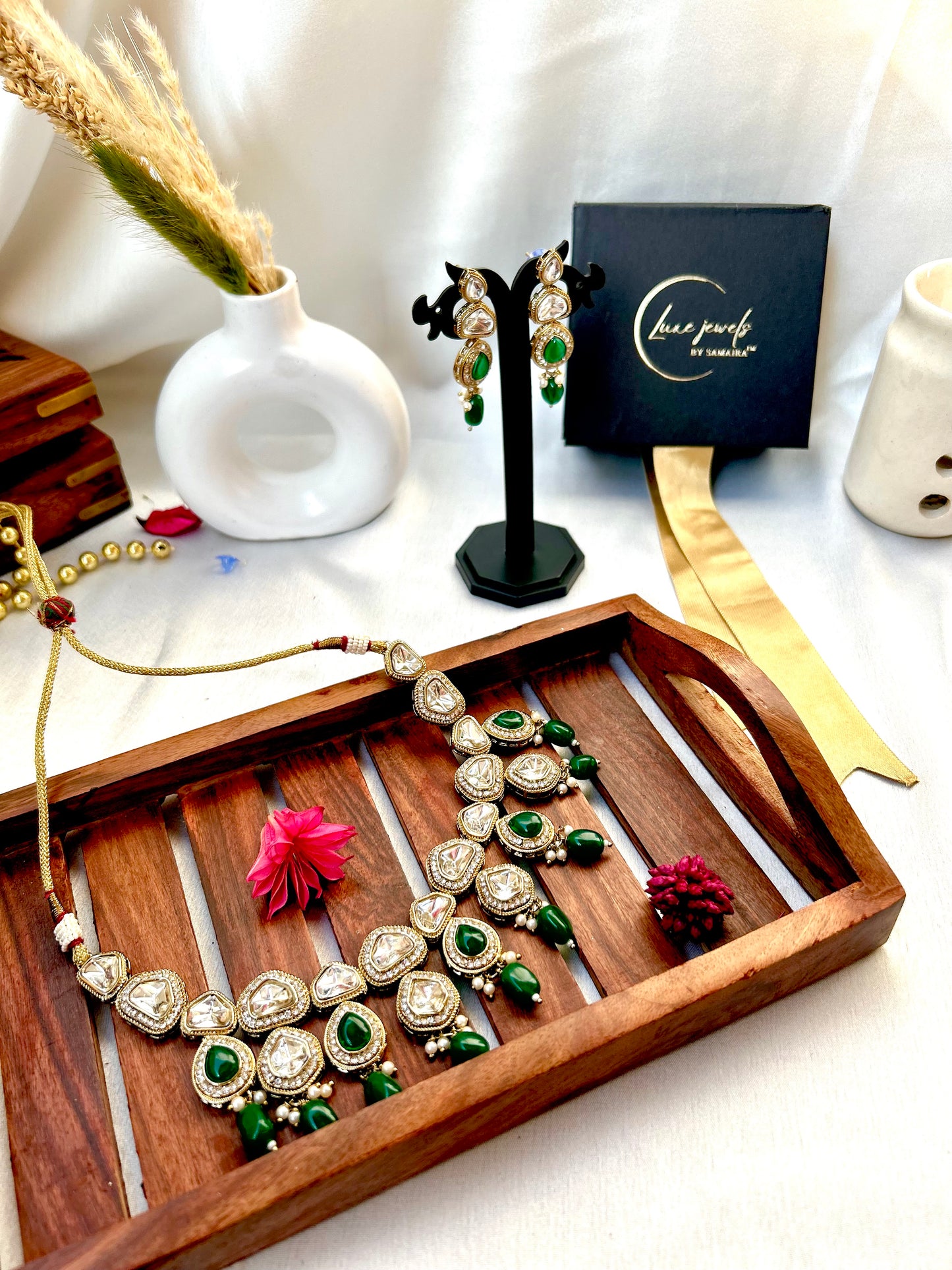 Shanu ivory kundan necklace