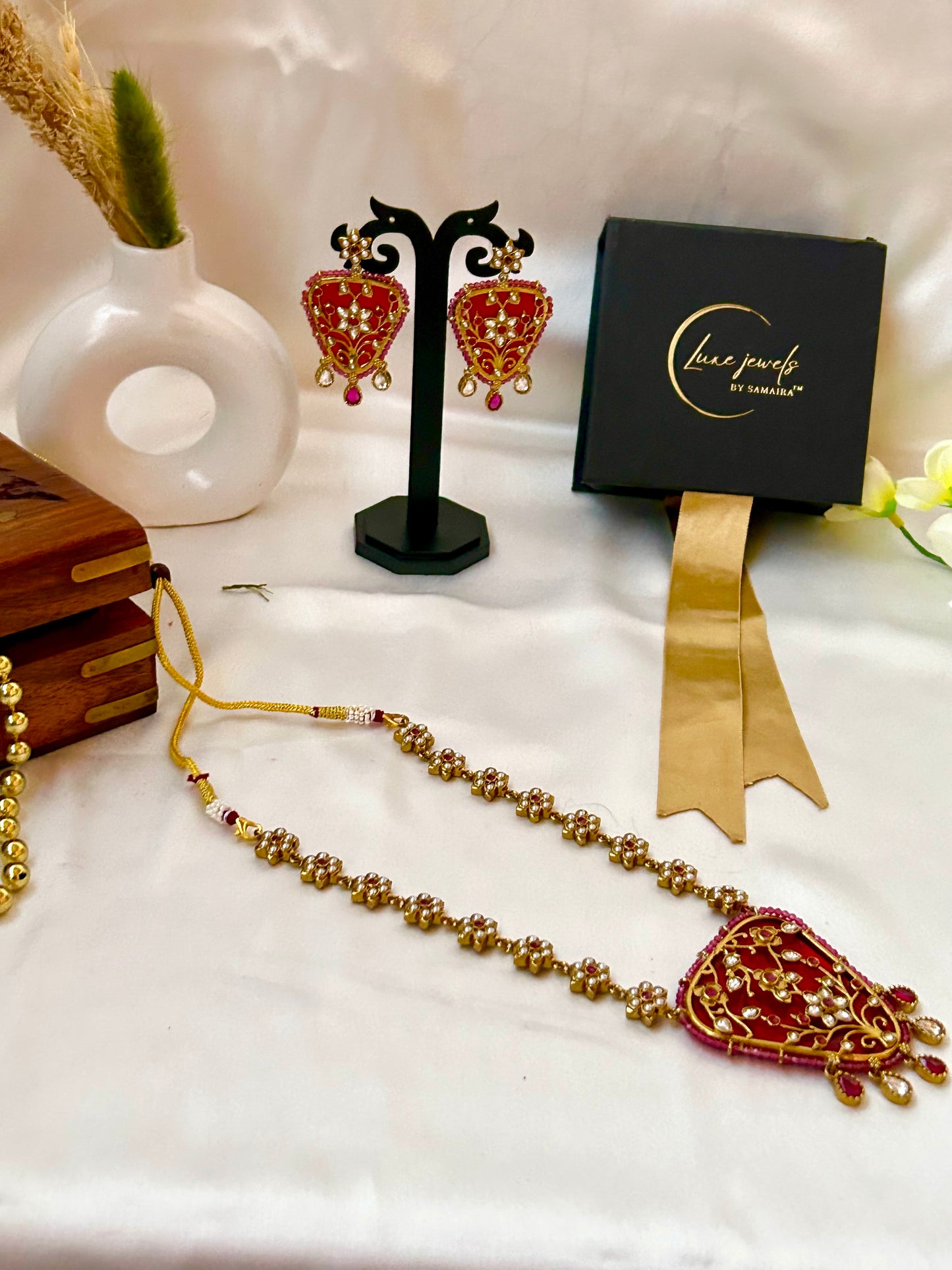 krishav Red necklaceset