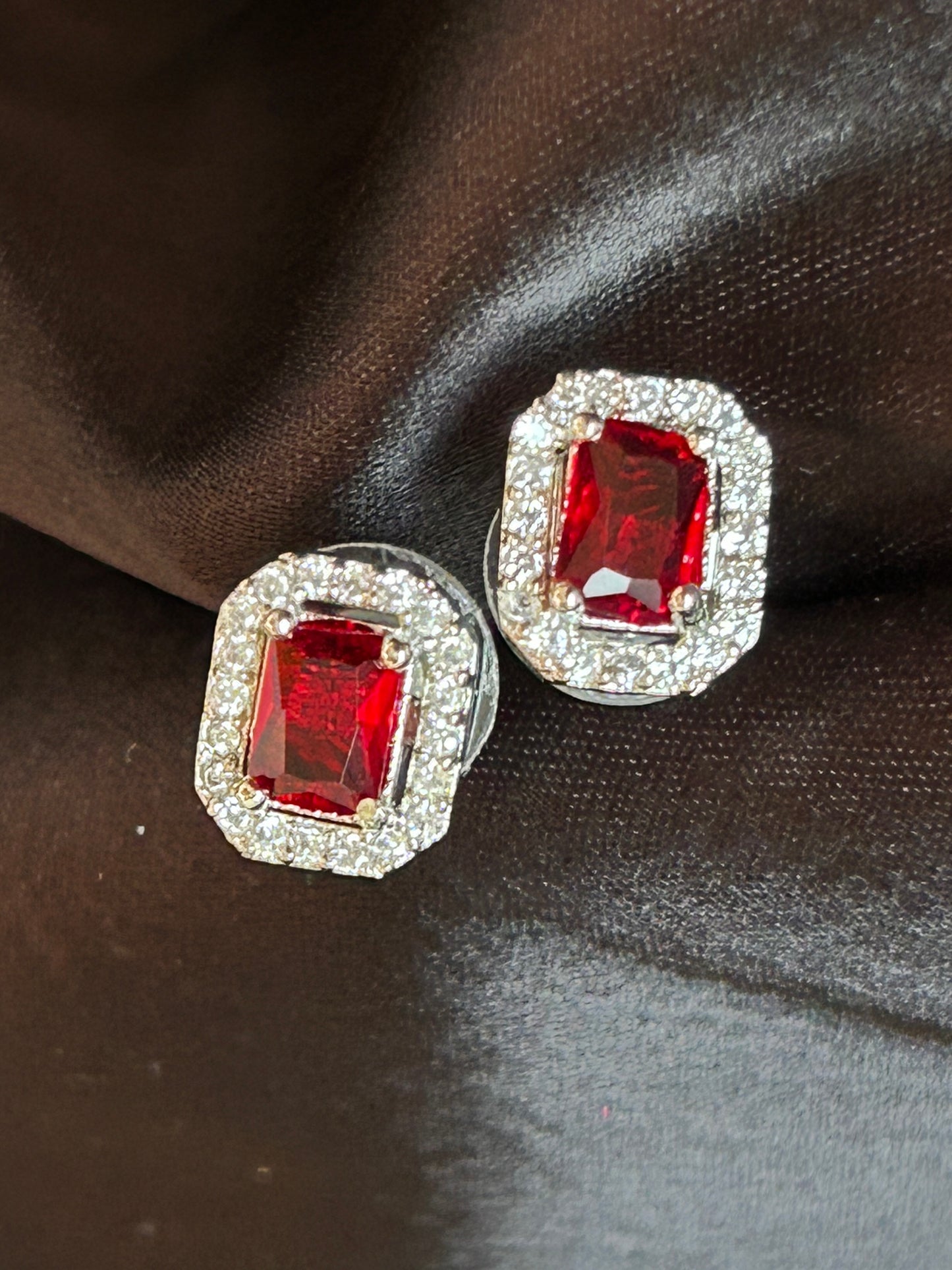 Suhana red pendant set