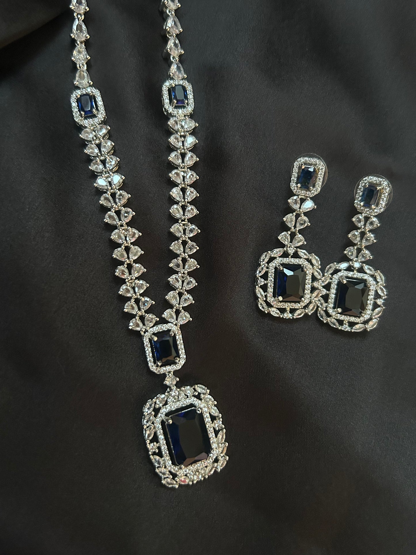 Layla navy necklace
